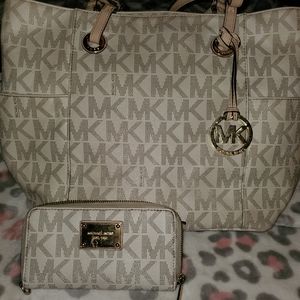 Michael Kors Purse and Wallet Set!